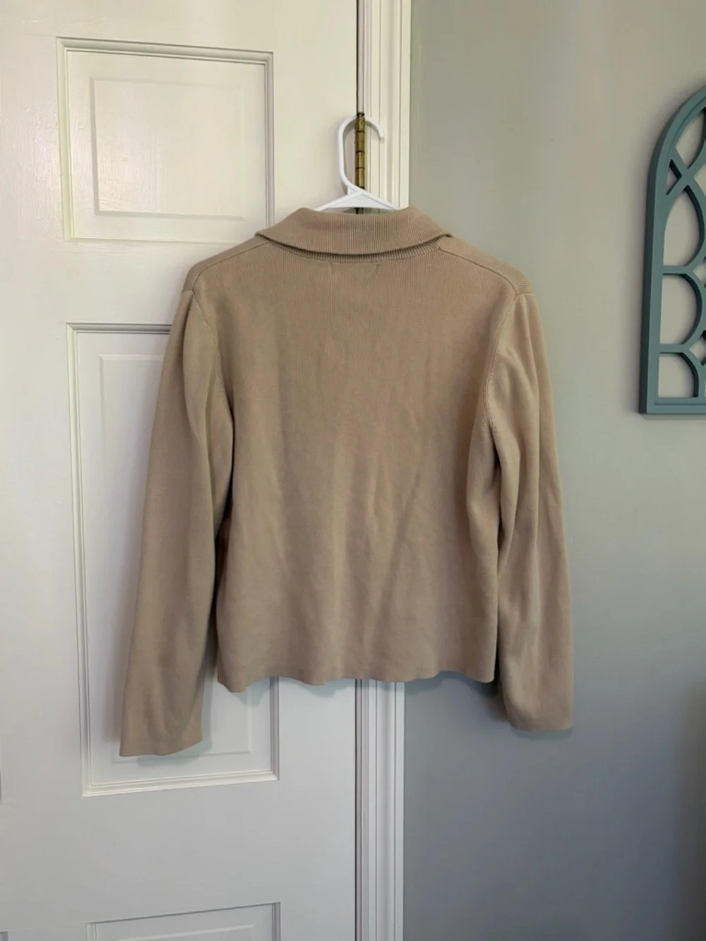 Women's Lightweight Zip-Up Utility Jacket in Beige - Picture 4 of 5